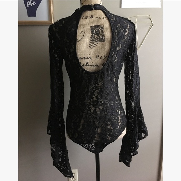 Lace Bell Sleeve Bodysuit - Picture 5 of 8